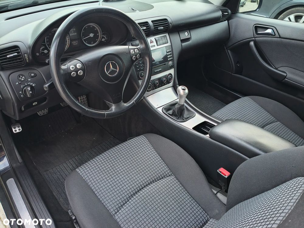 Mercedes-Benz Klasa C 180 Kompressor Sport Edition - 15