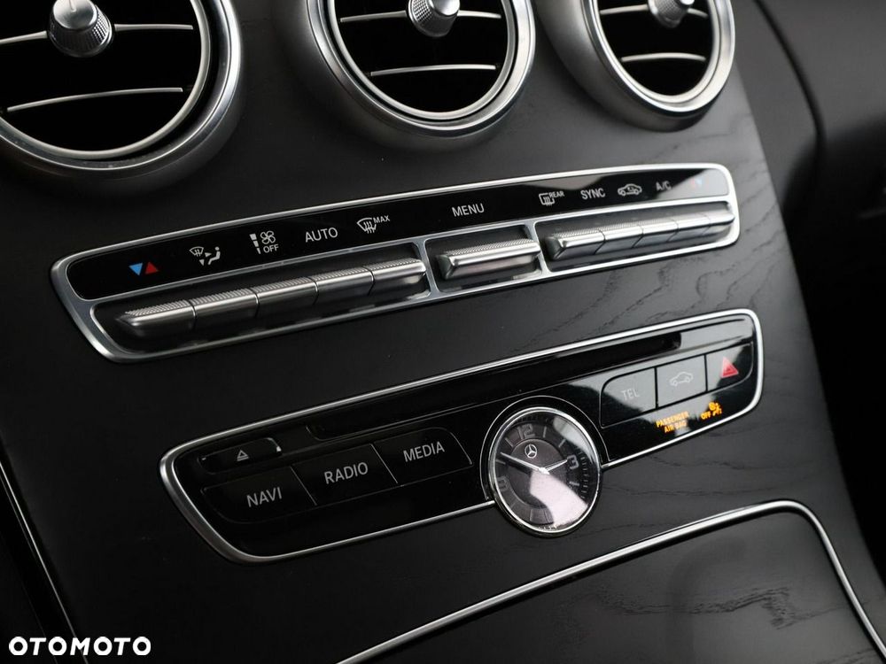 Mercedes-Benz Klasa C 180 9G-TRONIC AMG Line - 28