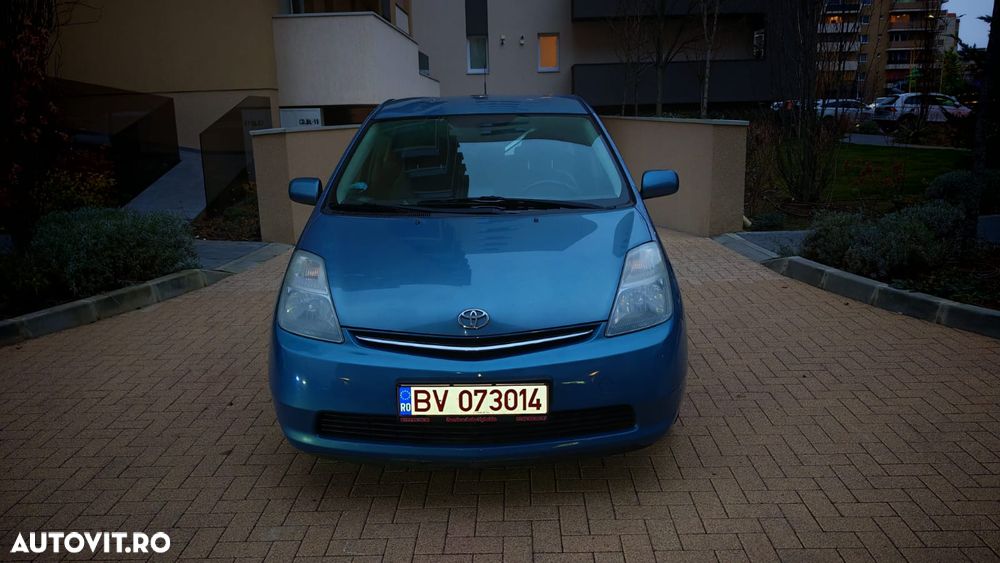 Toyota Prius (Hybrid) - 1