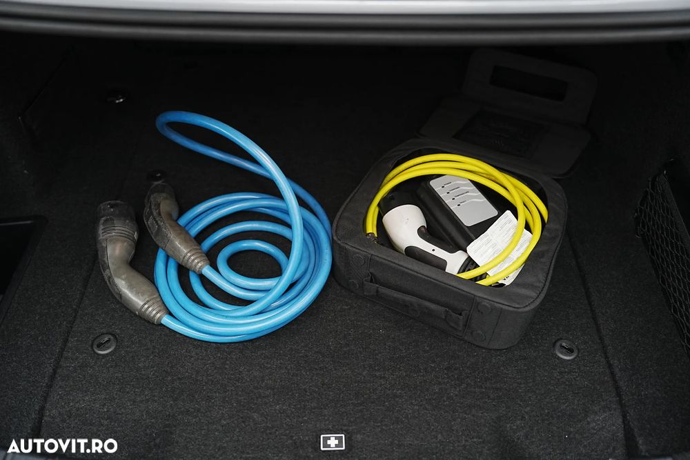 BMW Seria 3 330e iPerformance M Sport - 39