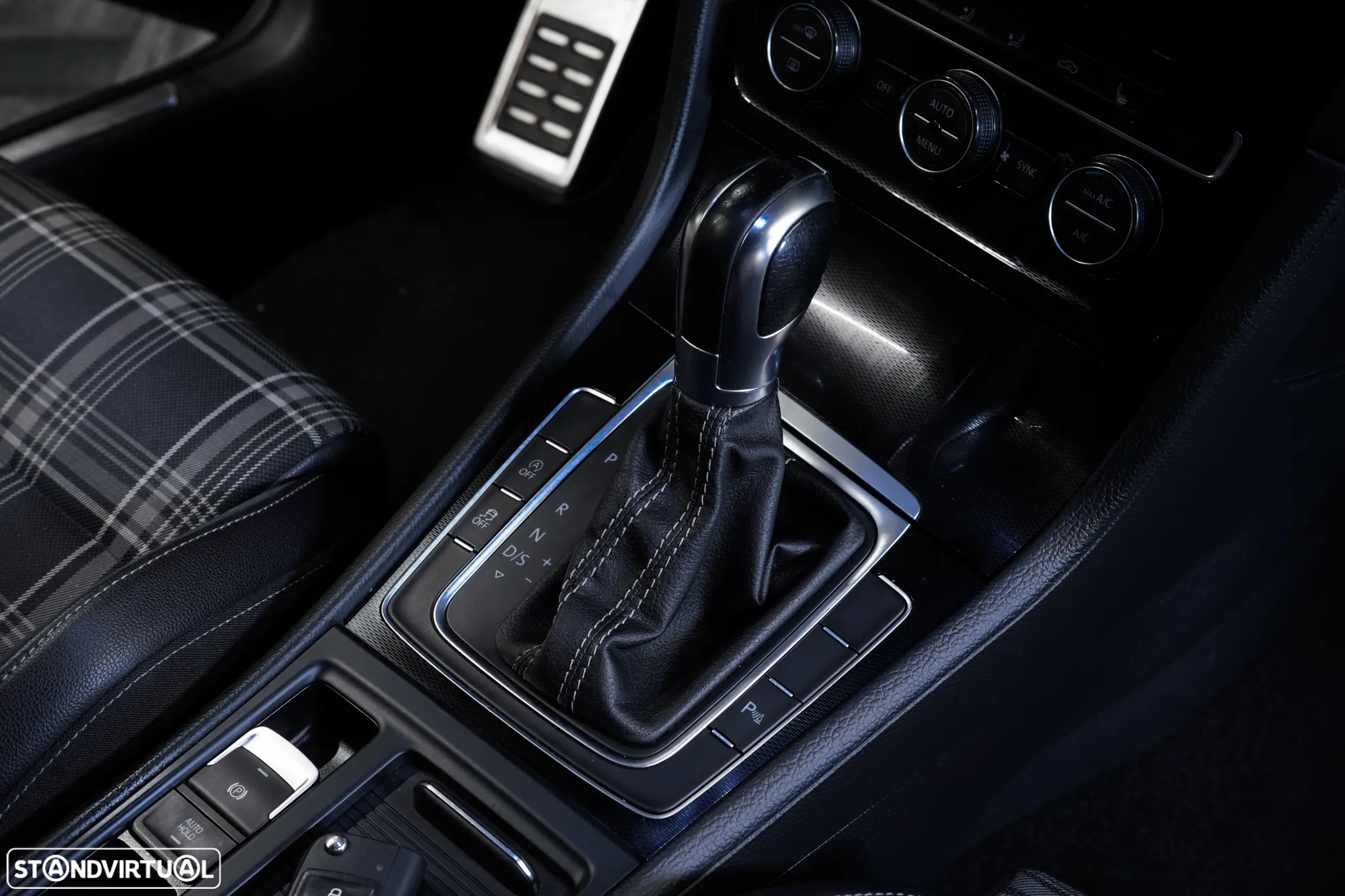 VW Golf 2.0 TDI GTD DSG - 26