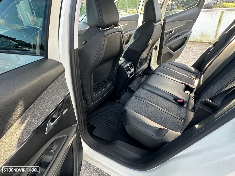 Peugeot 3008 BlueHDi 130 Stop & Start EAT8 Allure Pack - 17