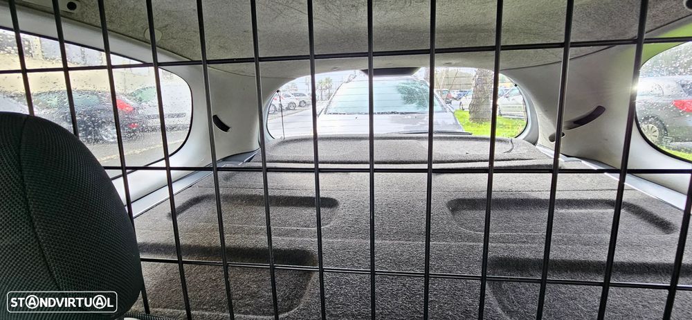 Toyota Yaris 1.4 D-4D Sol AC - 11