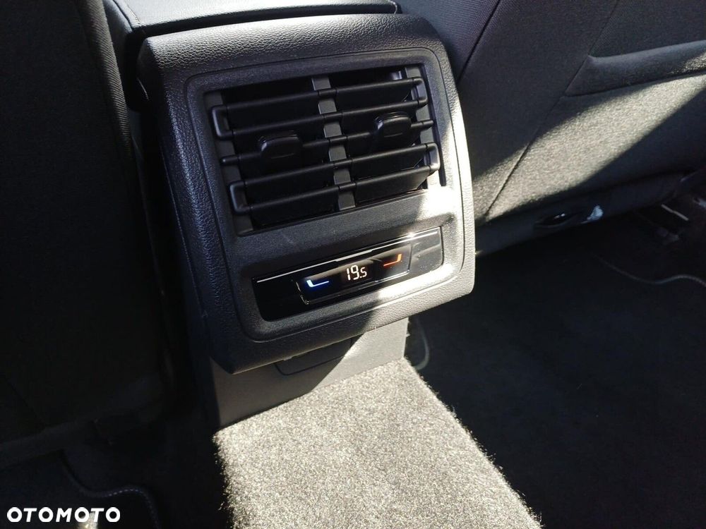 Volkswagen Golf - 22