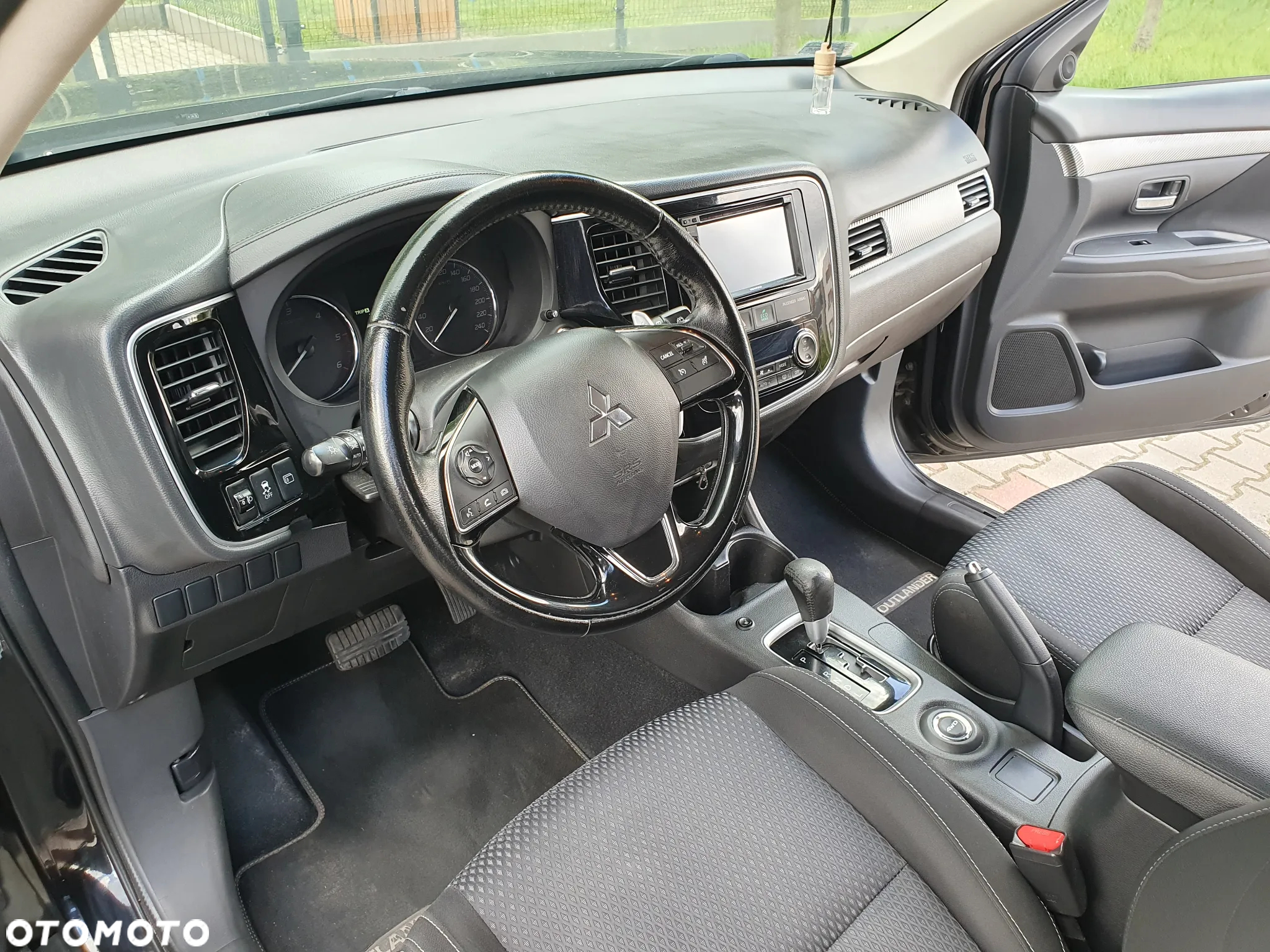 Mitsubishi Outlander 2.2 DID Intense + 4WD - 29