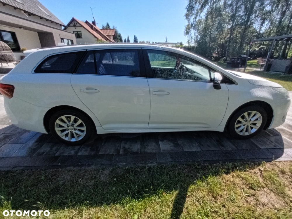 Toyota Avensis - 8