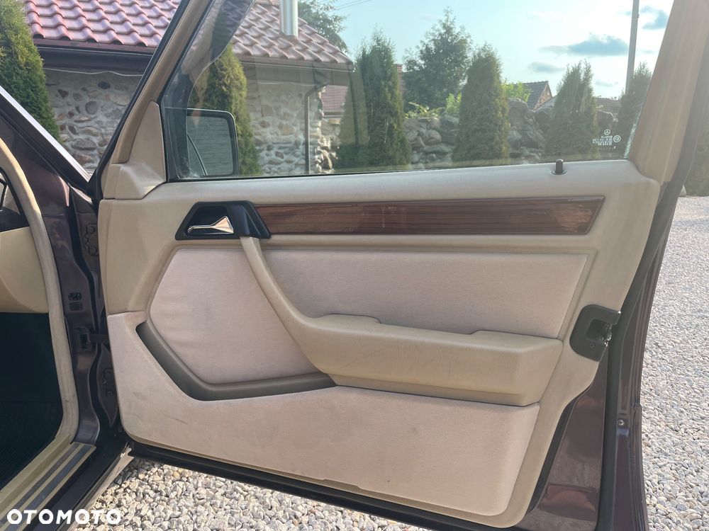 Mercedes-Benz W124 (1984-1993) - 21