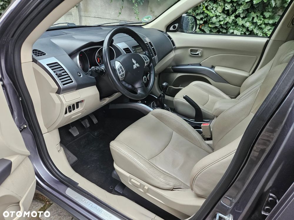 Mitsubishi Outlander 2.2 DI-D 4WD Intense - 9