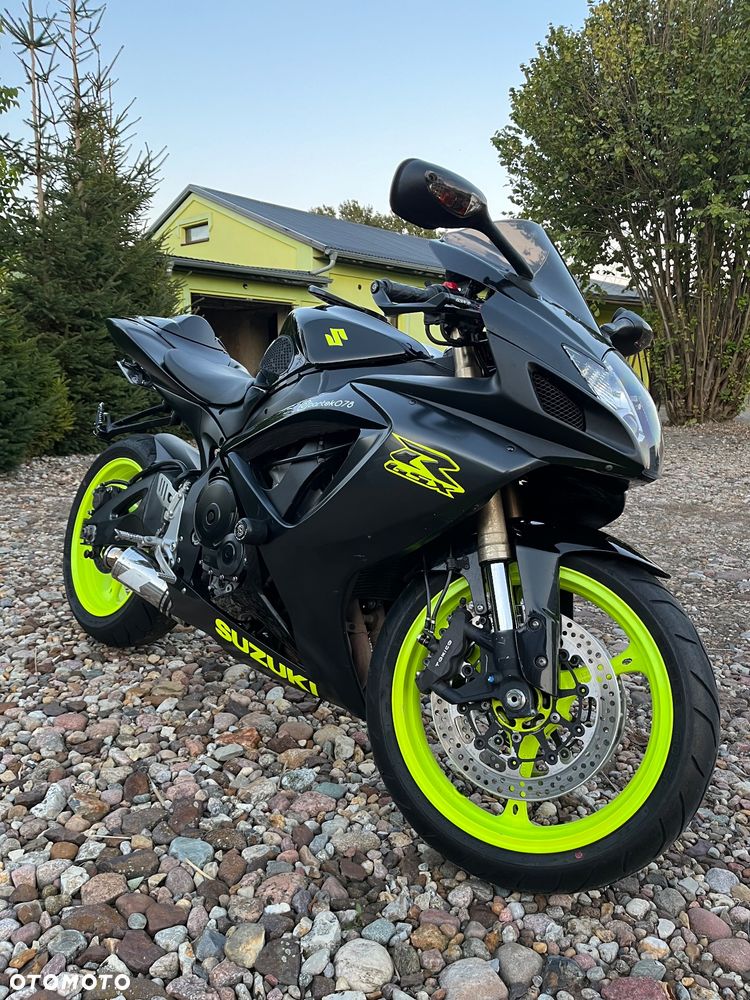 Suzuki GSX-R - 1