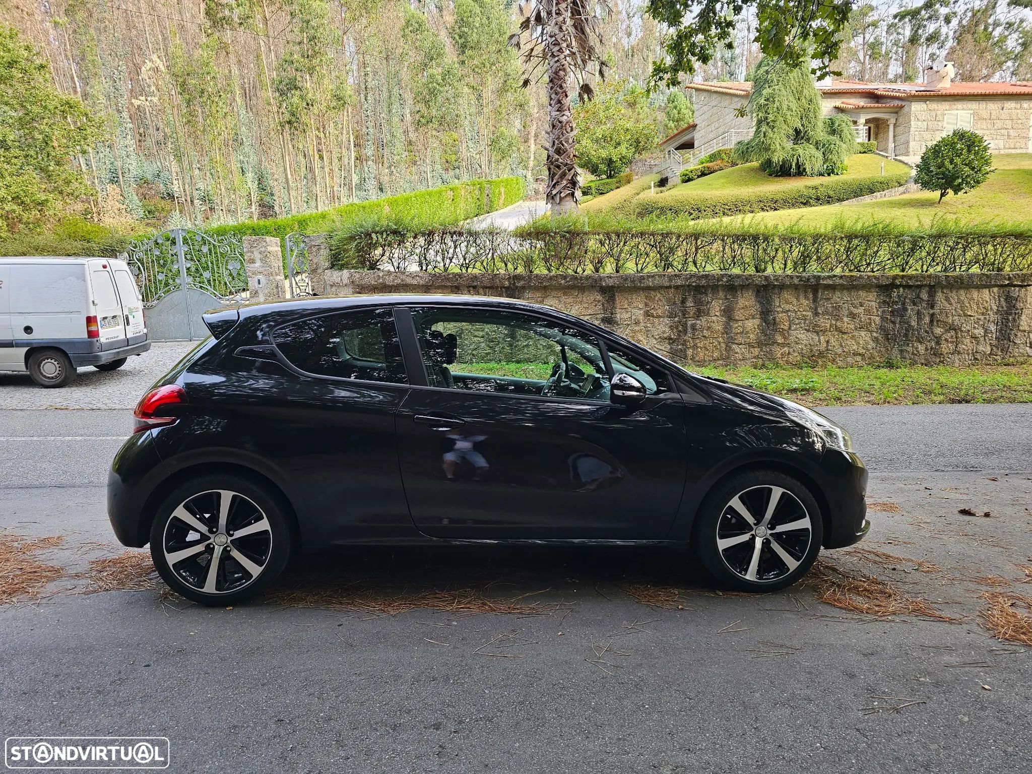 Peugeot 208 e-HDi 92 Stop&Start Allure - 1