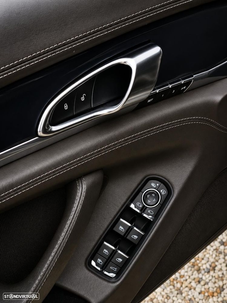 Porsche Panamera - 12