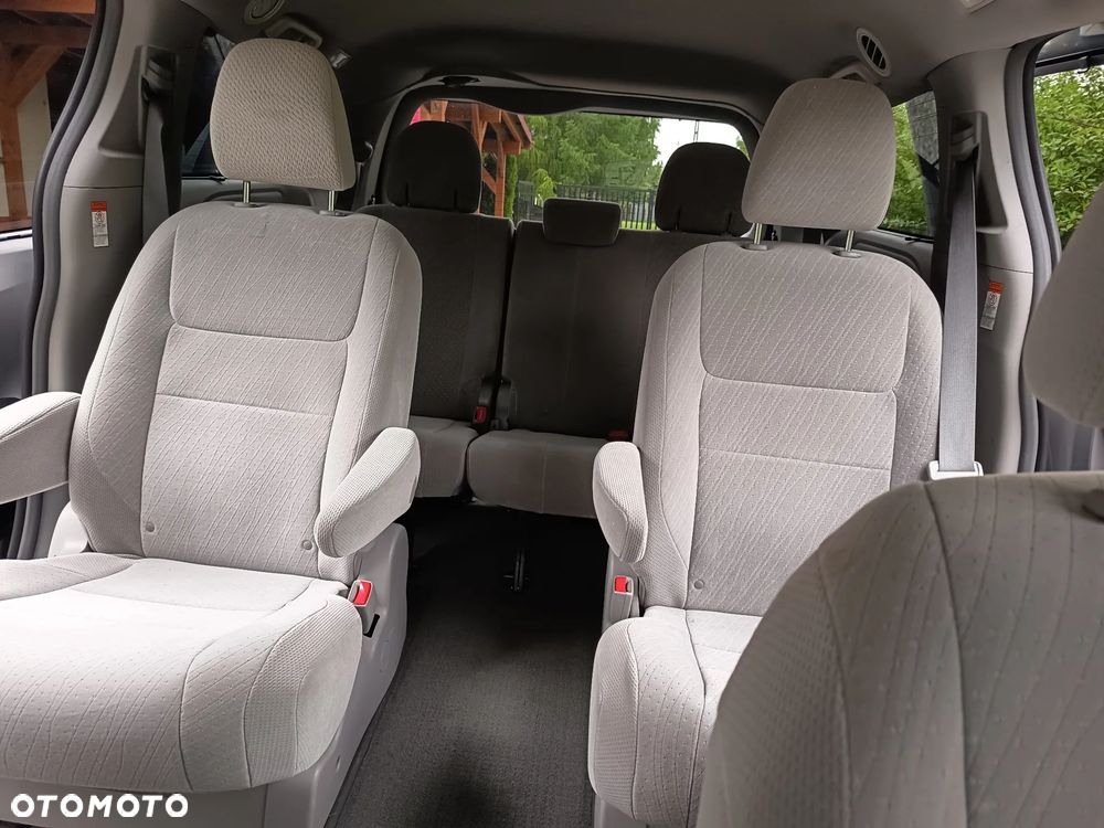 Toyota Sienna - 10