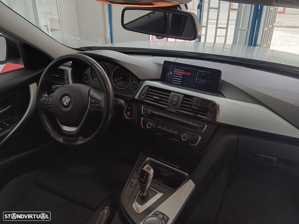 BMW 320 d Auto Line Sport - 12