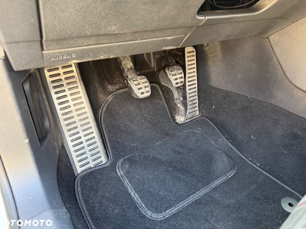 Volkswagen Golf 2.0 GTI adidas - 36