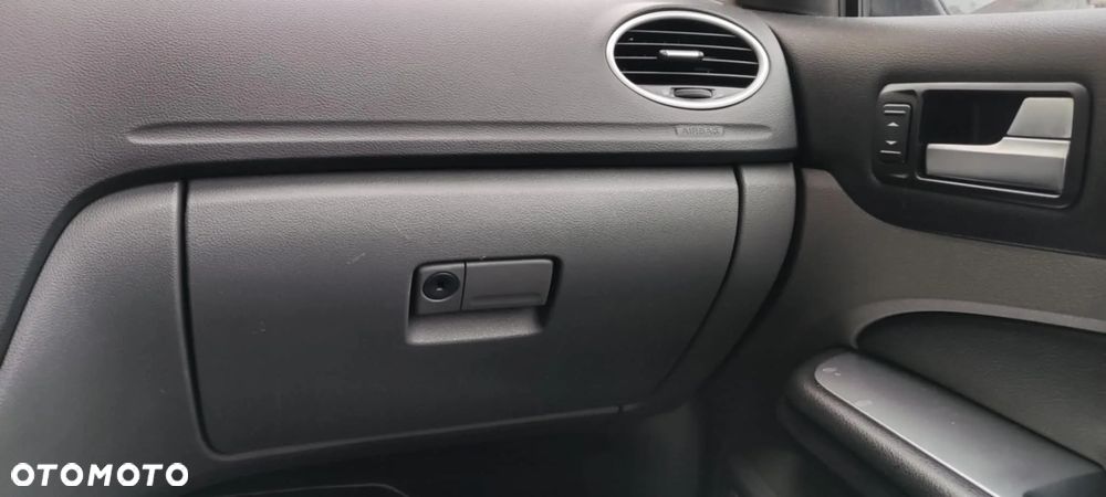 Ford Focus 2.0 TDCi DPF Titanium - 11