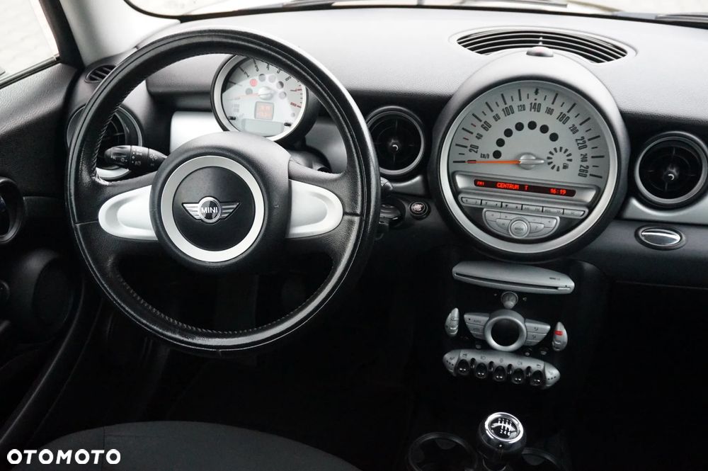 MINI Cooper Standard - 11