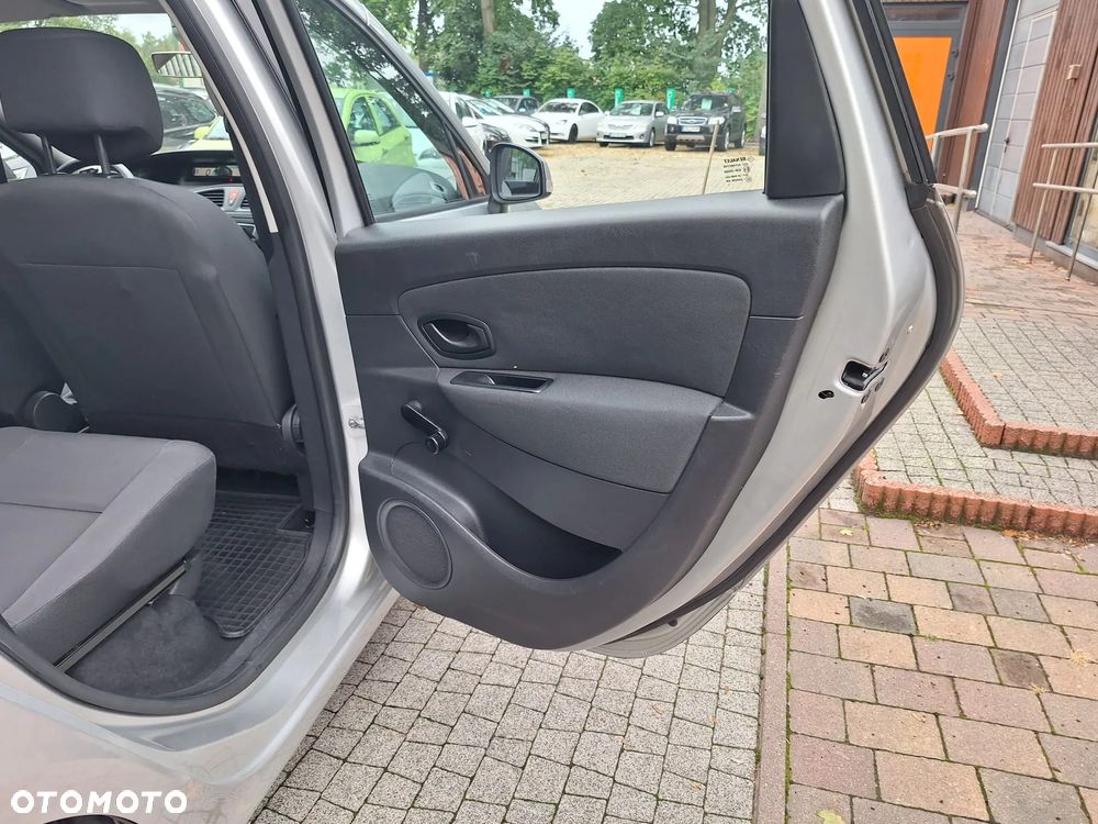 Renault Scenic 1.6 16V 110 TomTom Edition - 13