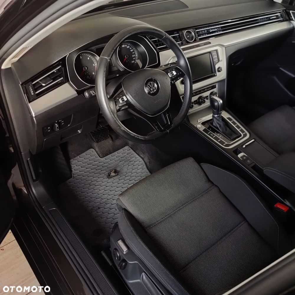 Volkswagen Passat - 2