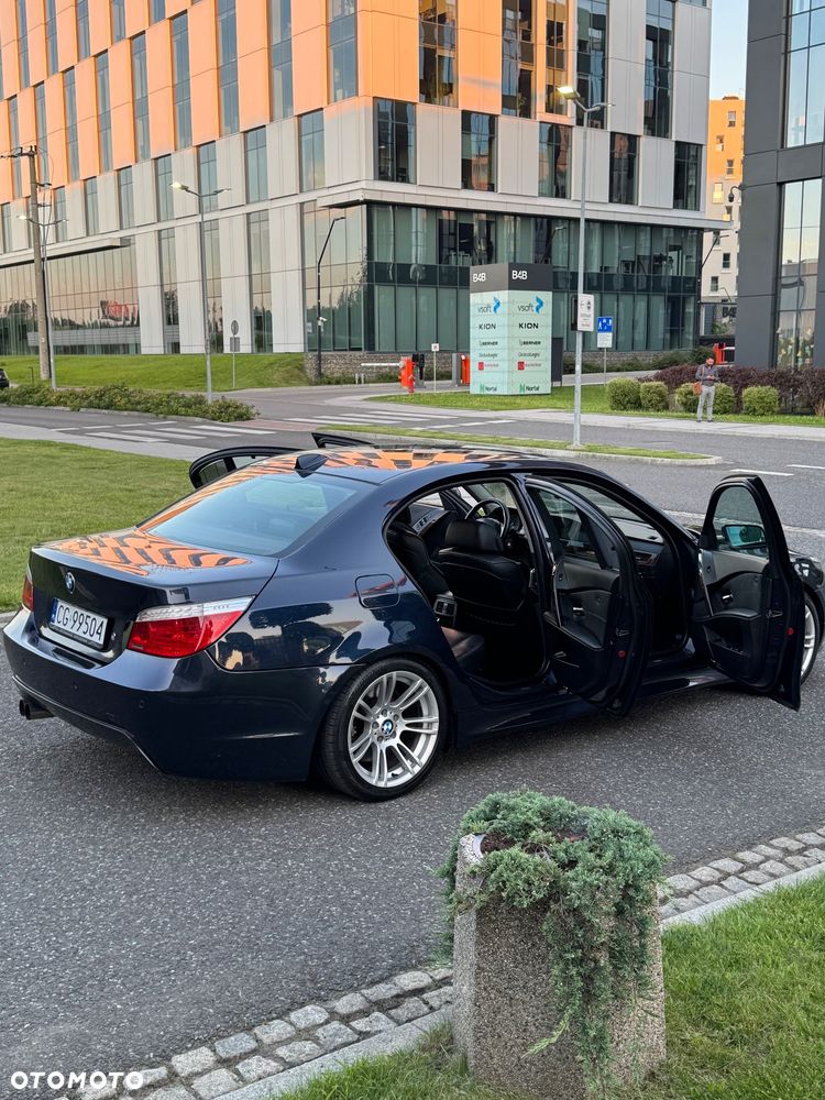 BMW Seria 5 545i - 11