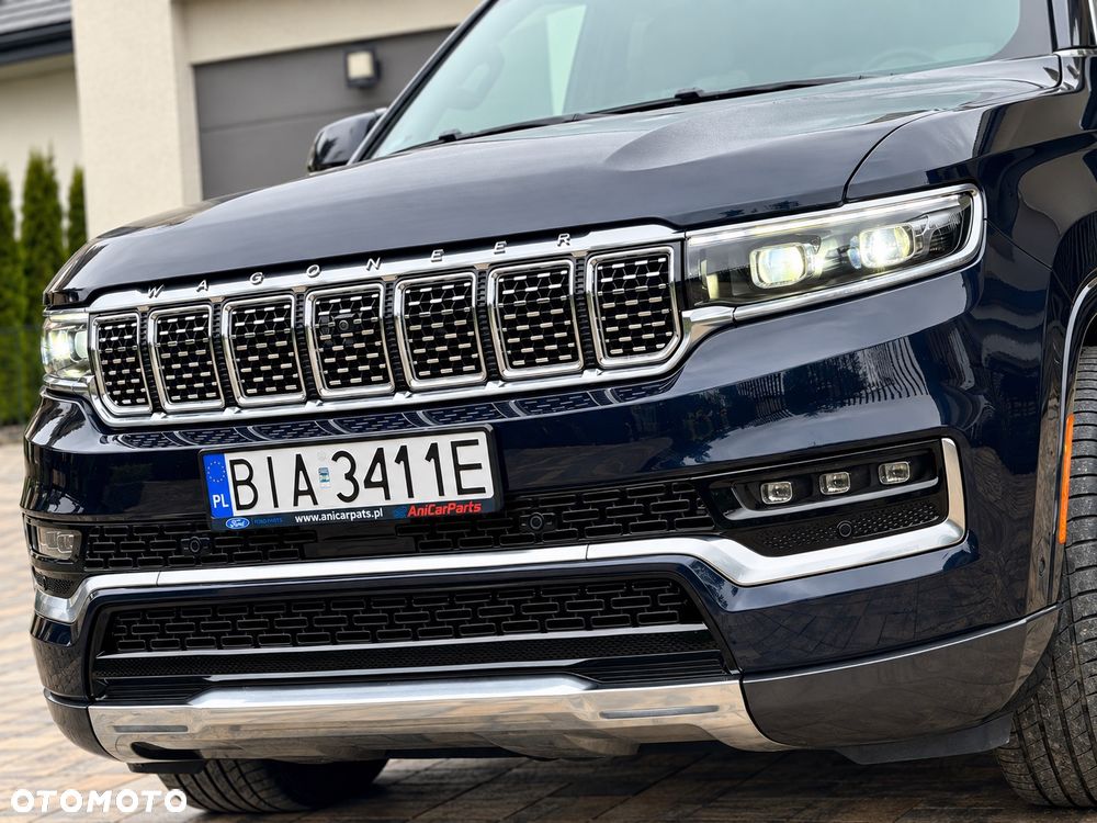 Jeep Grand Wagoneer - 16