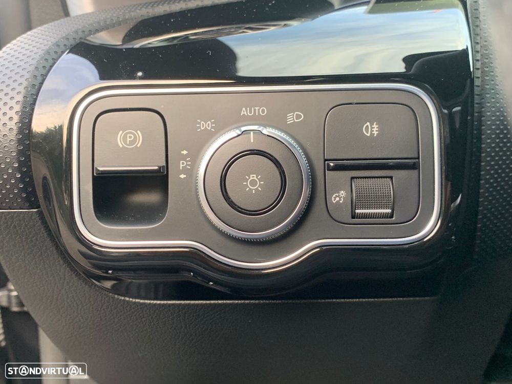 Mercedes-Benz CLA 200 d Shooting Brake AMG Line Aut. - 32