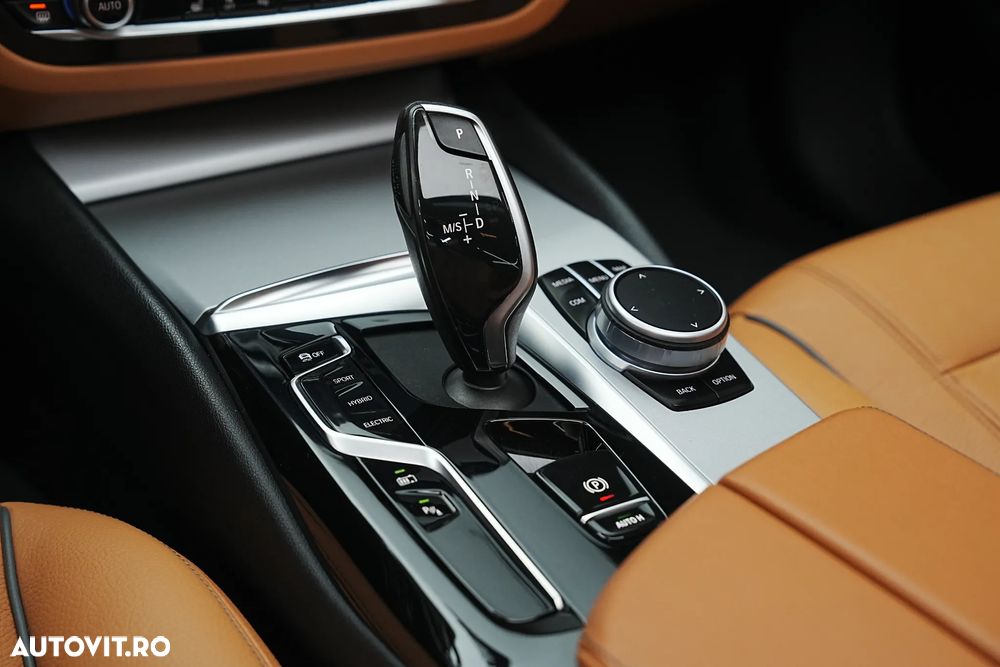 BMW Seria 5 530e xDrive Aut. - 31