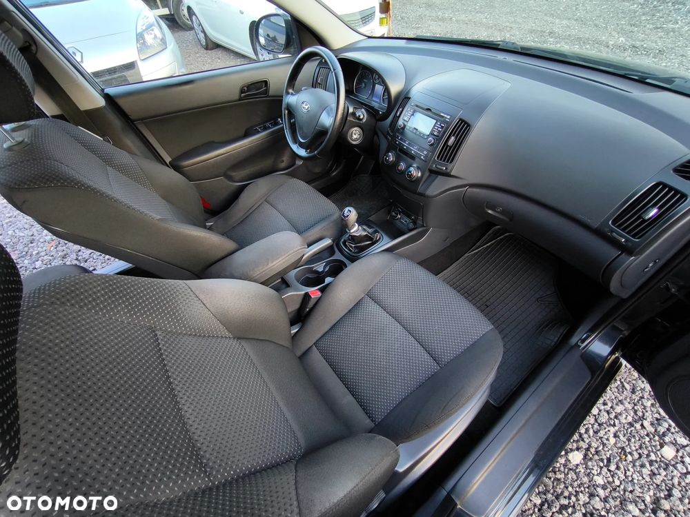 Hyundai i30 1.4 Base + EU5 - 10