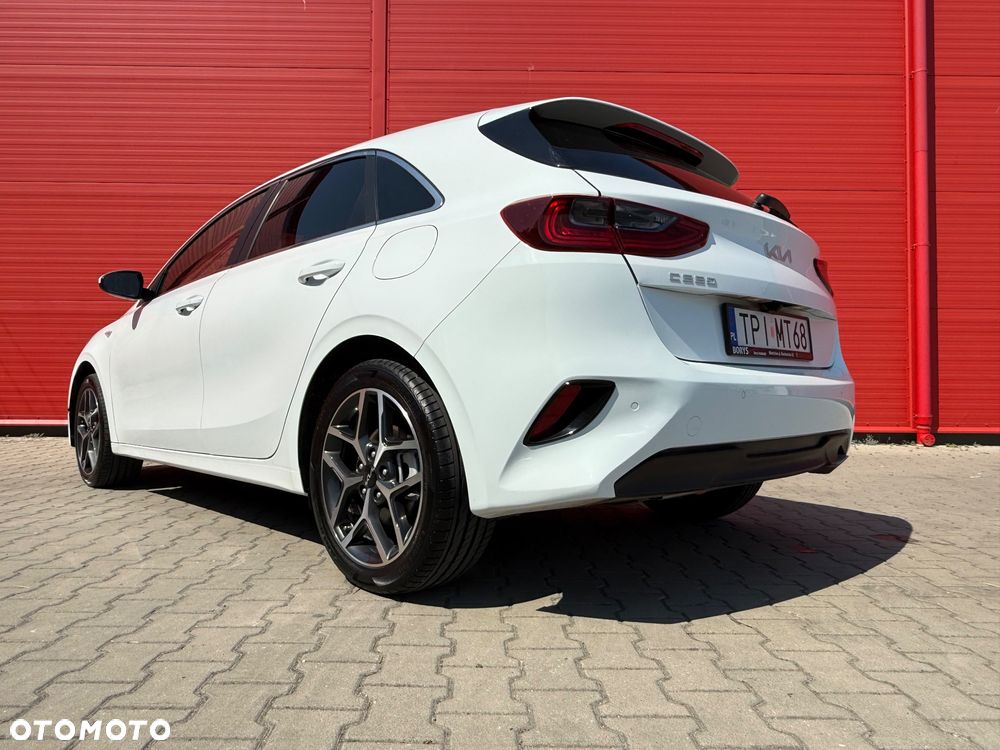 Kia Ceed - 32