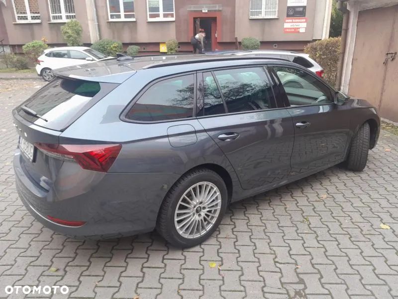 Skoda Octavia 2.0 TDI Ambition DSG - 4