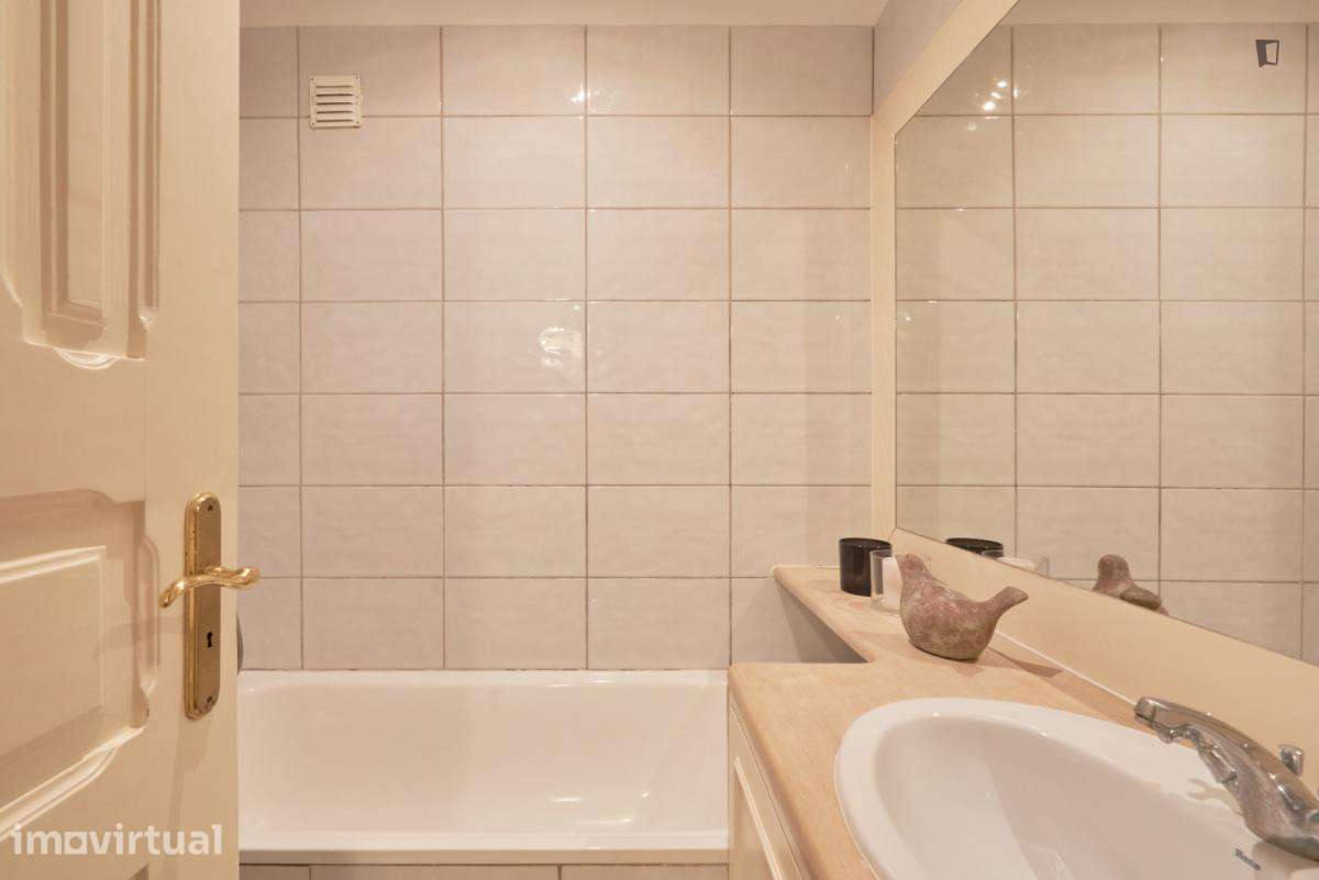 Quarto - localizado em Marquês de Pombal Lisbon - Grande imagem: 2/60