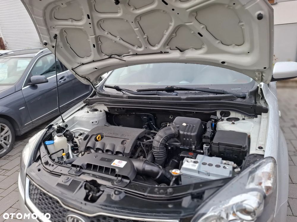 Kia Ceed 1.4 CVVT Dream-Team Edition - 17