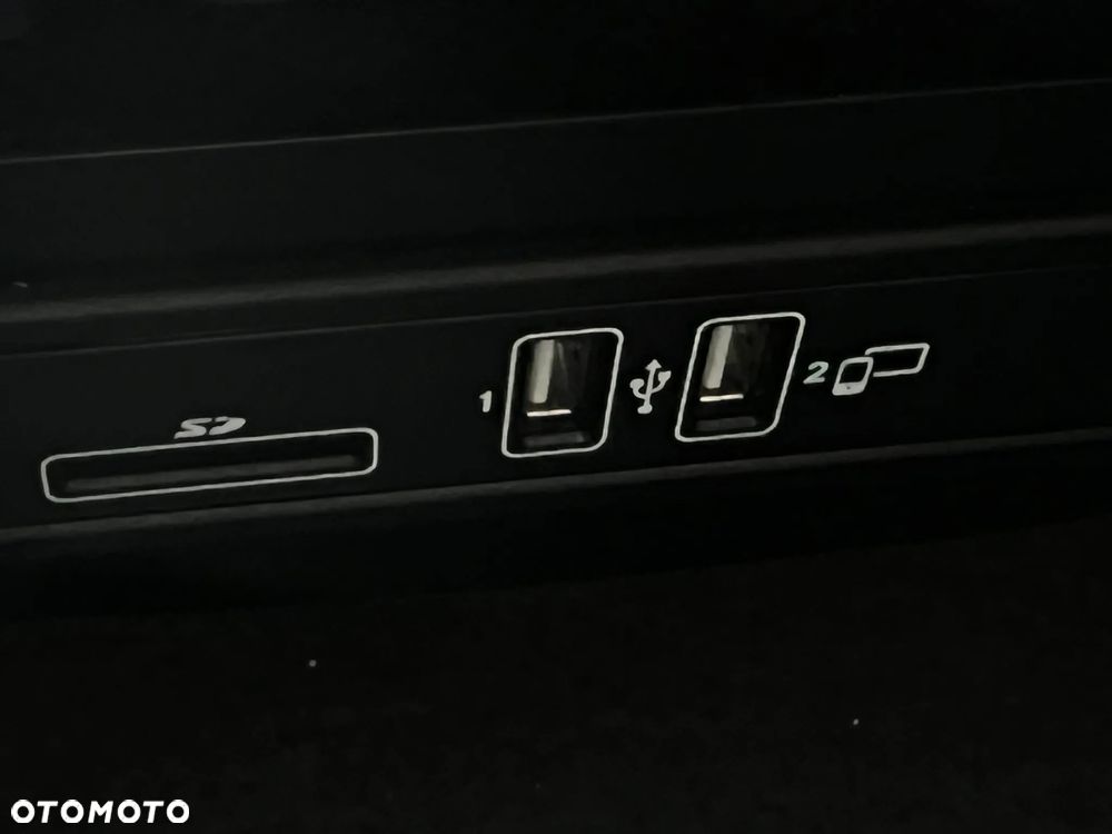 Mercedes-Benz Klasa E 220 d 9G-TRONIC - 34