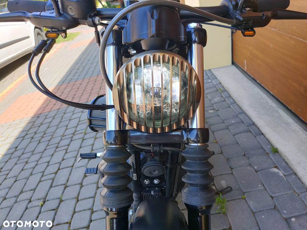 Harley-Davidson Sportster Iron 883 - 24
