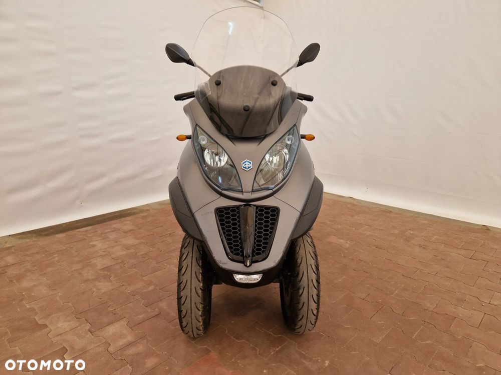Piaggio MP-3 - 11