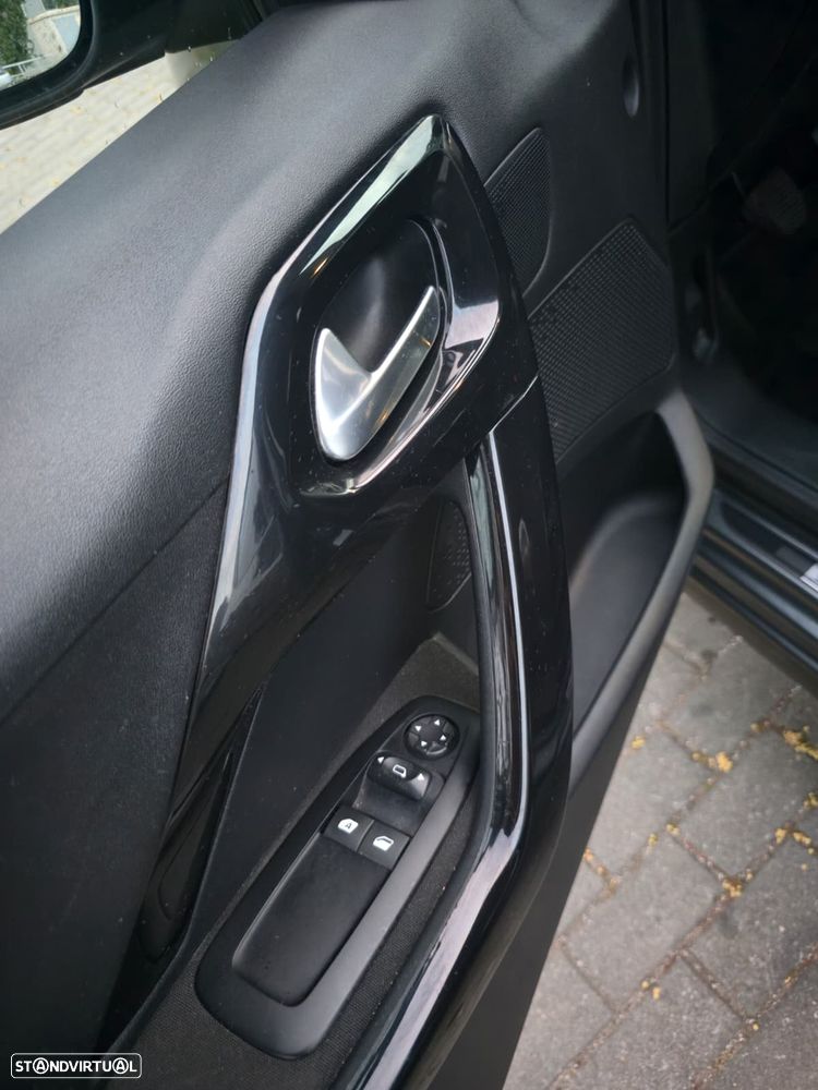 Peugeot 208 1.2 PureTech Style - 22