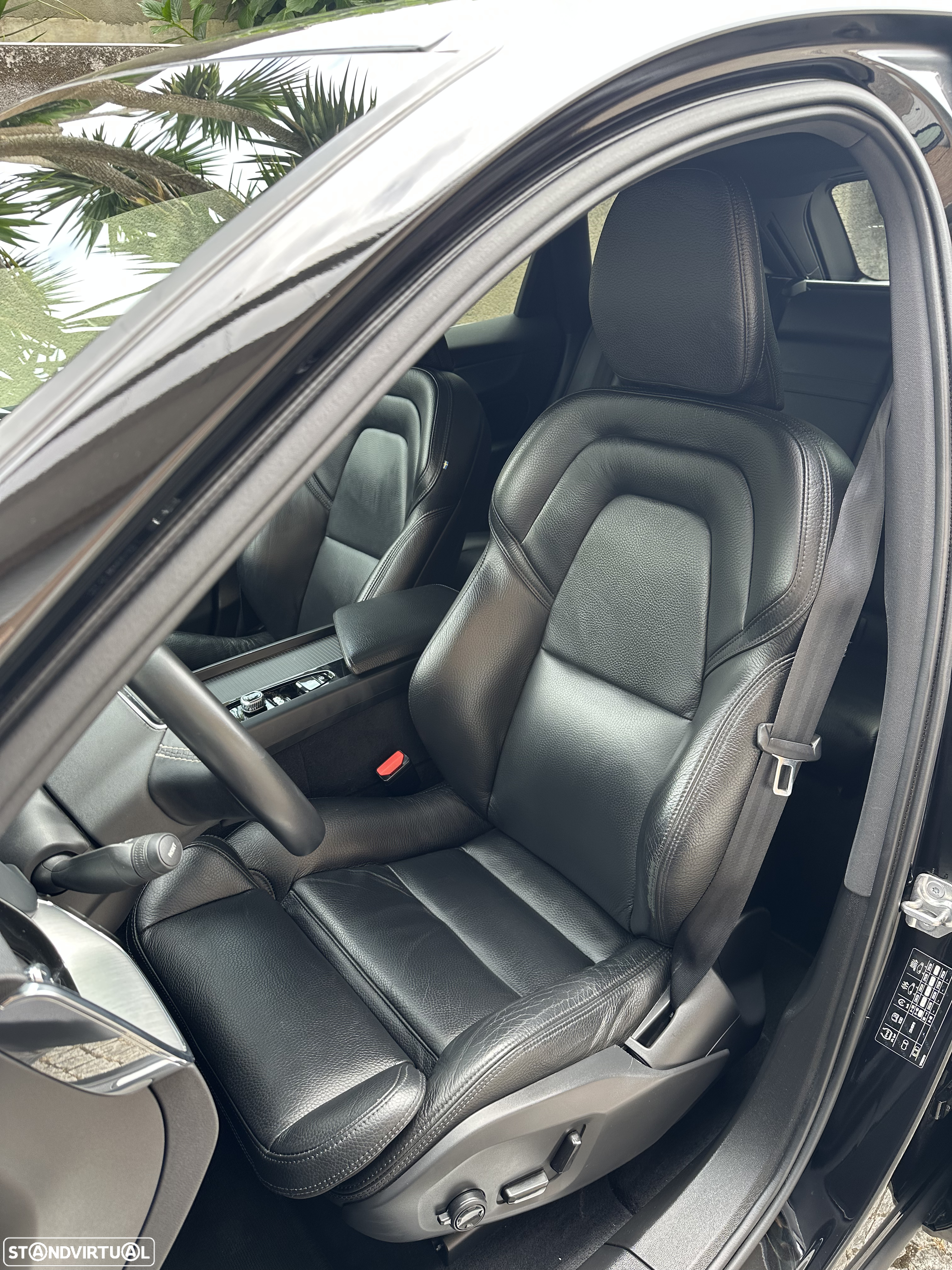 Volvo XC 60 2.0 T8 PHEV Momentum Plus AWD - 14