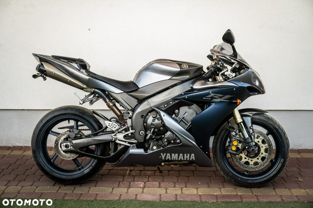 Yamaha R1 - 2