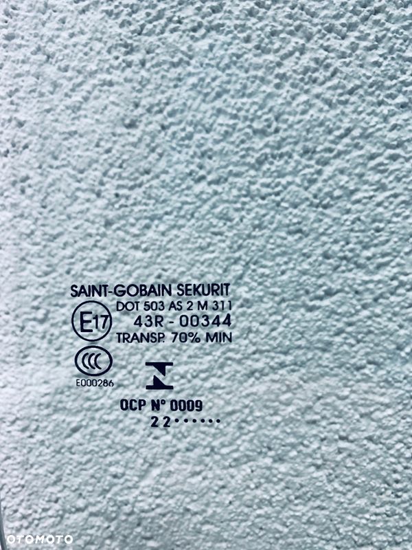 Szyba boczna prawa tylna opuszczana NISSAN NAVARA 4D 2015- - 2