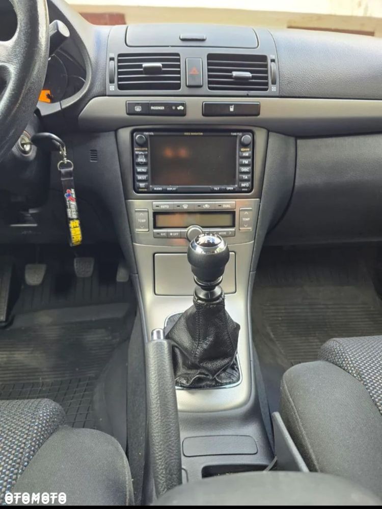 Toyota Avensis 2.0 D-4D Sol+NAVI - 6