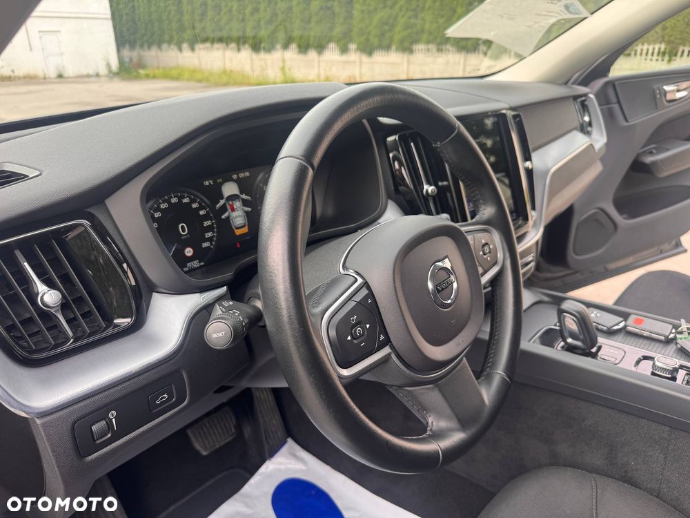 Volvo XC 60 B4 D AWD Geartronic Momentum Pro - 22