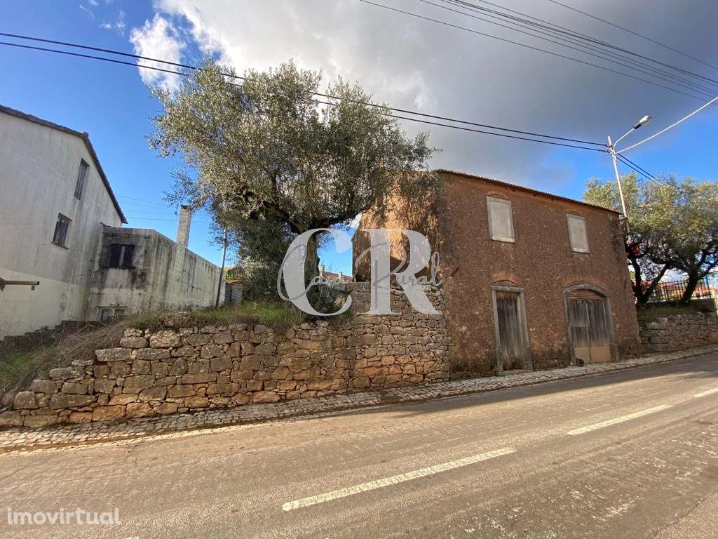 Casa de campo isolada em pedra com terreno - Grande imagem: 5/14