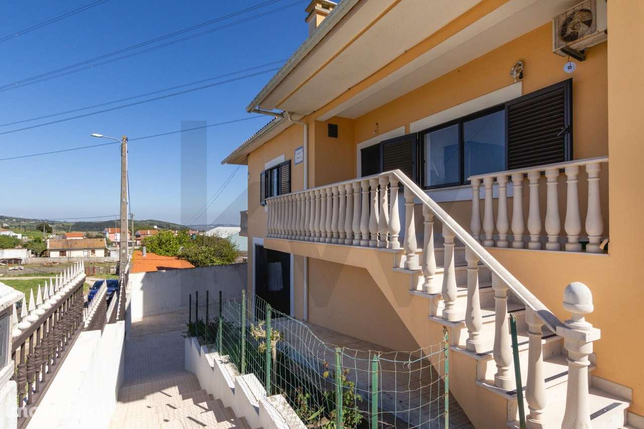 Moradia T3+1 com Lote de 400m2 e Garagem em Moninhos, Loures – 367.000 - Grande imagem: 2/35