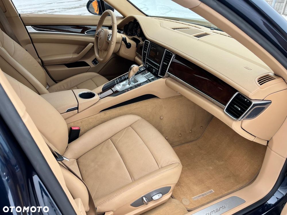 Porsche Panamera PDK Platinum Edition - 10