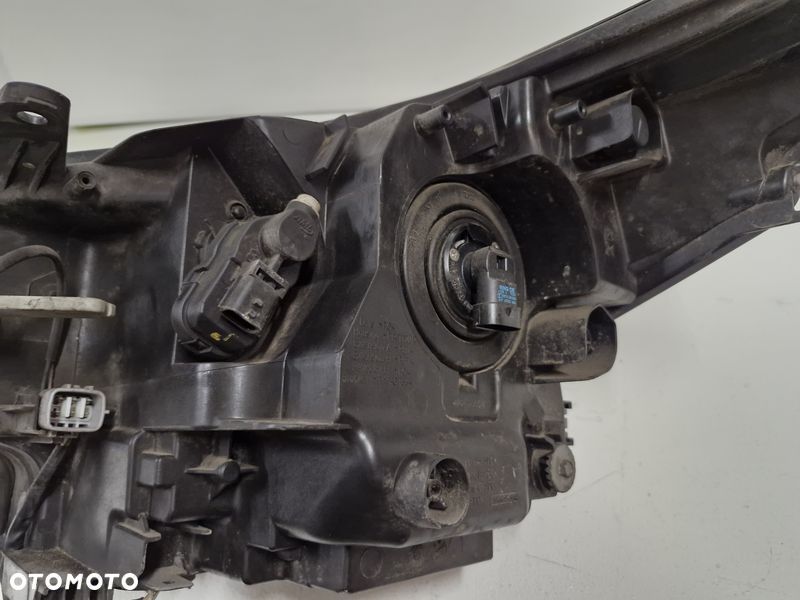 TOYOTA AVENSIS T27 LIFT T29 LAMPA REFLEKTOR PRAWY PRZÓD PRZEDNI SOCZEWKA UK - 10