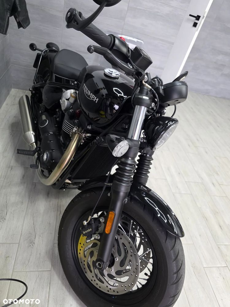Triumph Bonneville Bobber - 9