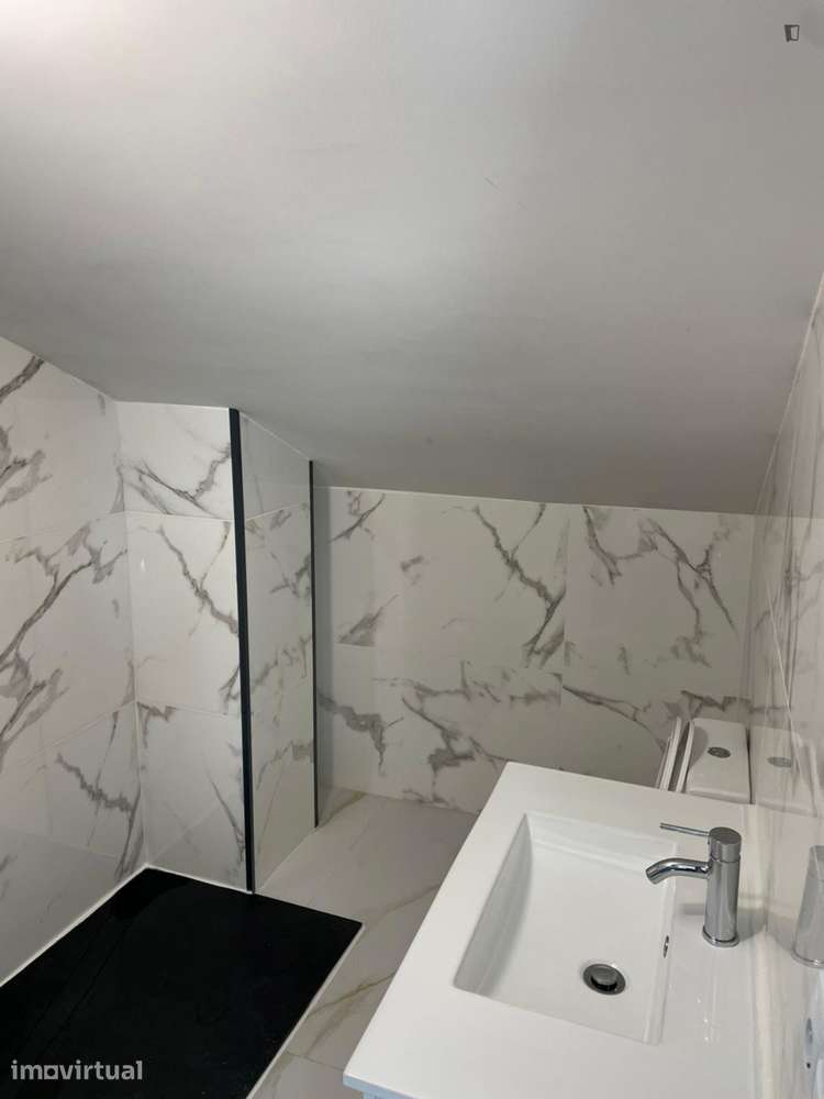 Quarto - localizado em Sé de Braga e São Lázaro Braga - Grande imagem: 2/11