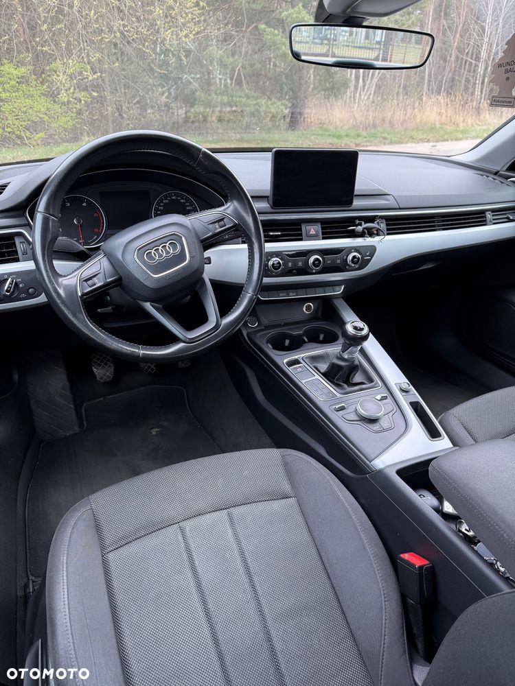 Audi A4 Limousine - 11