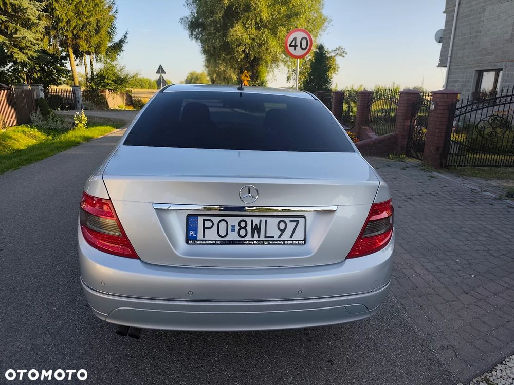 Mercedes-Benz Klasa C 180 CGI BlueEff Elegance - 9