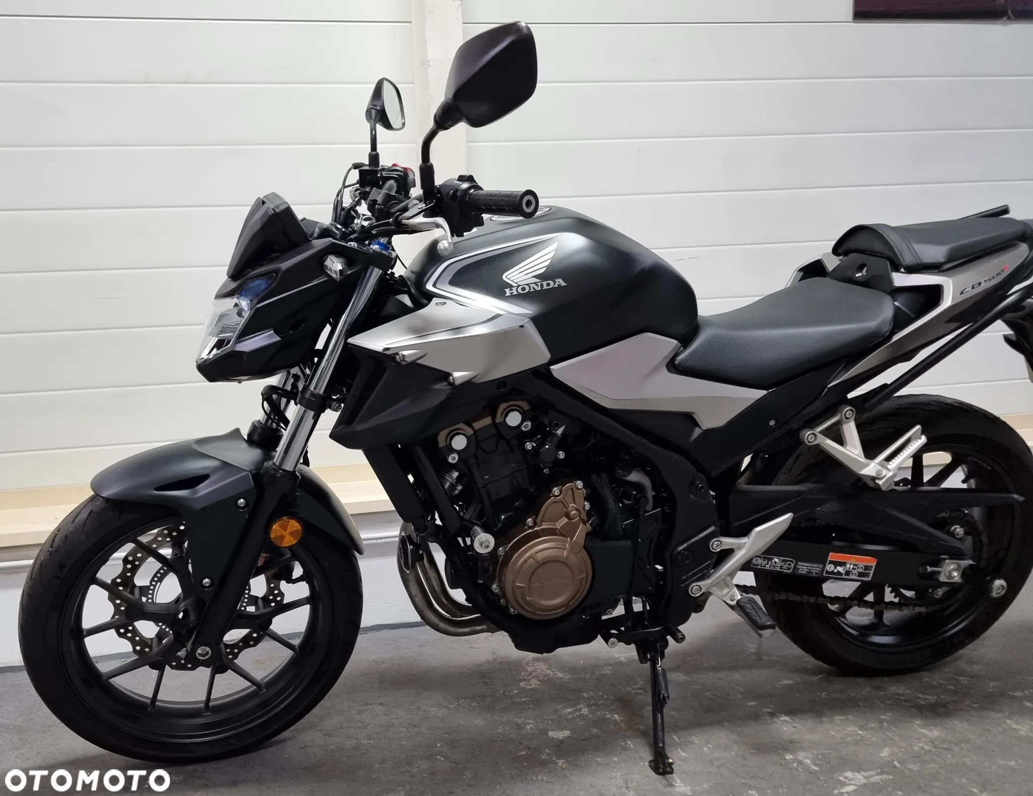 Honda CB - 12