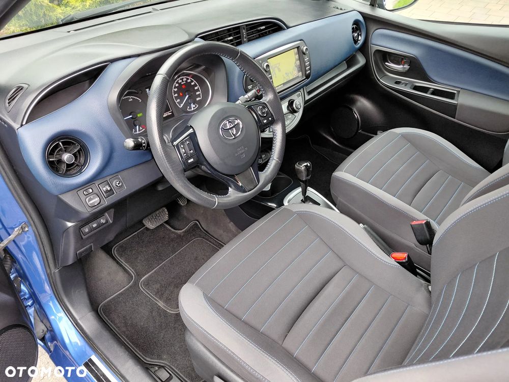 Toyota Yaris Hybrid 100 Selection Platinum - 19